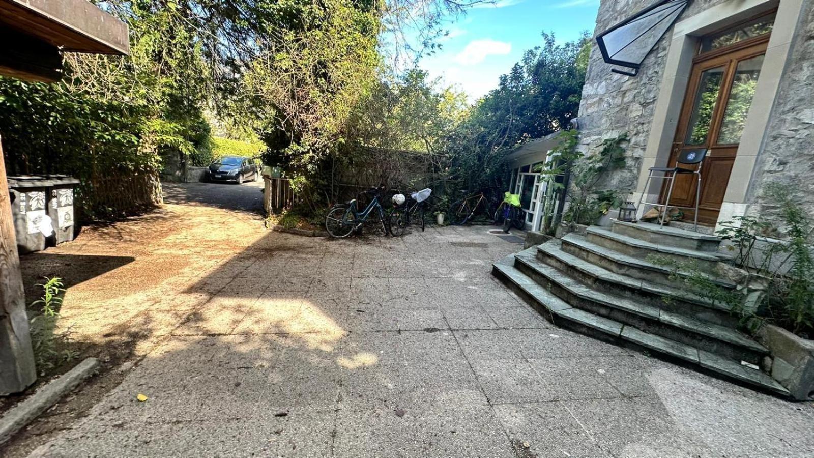 Séjour chez l'habitant House With Garden In The Center *